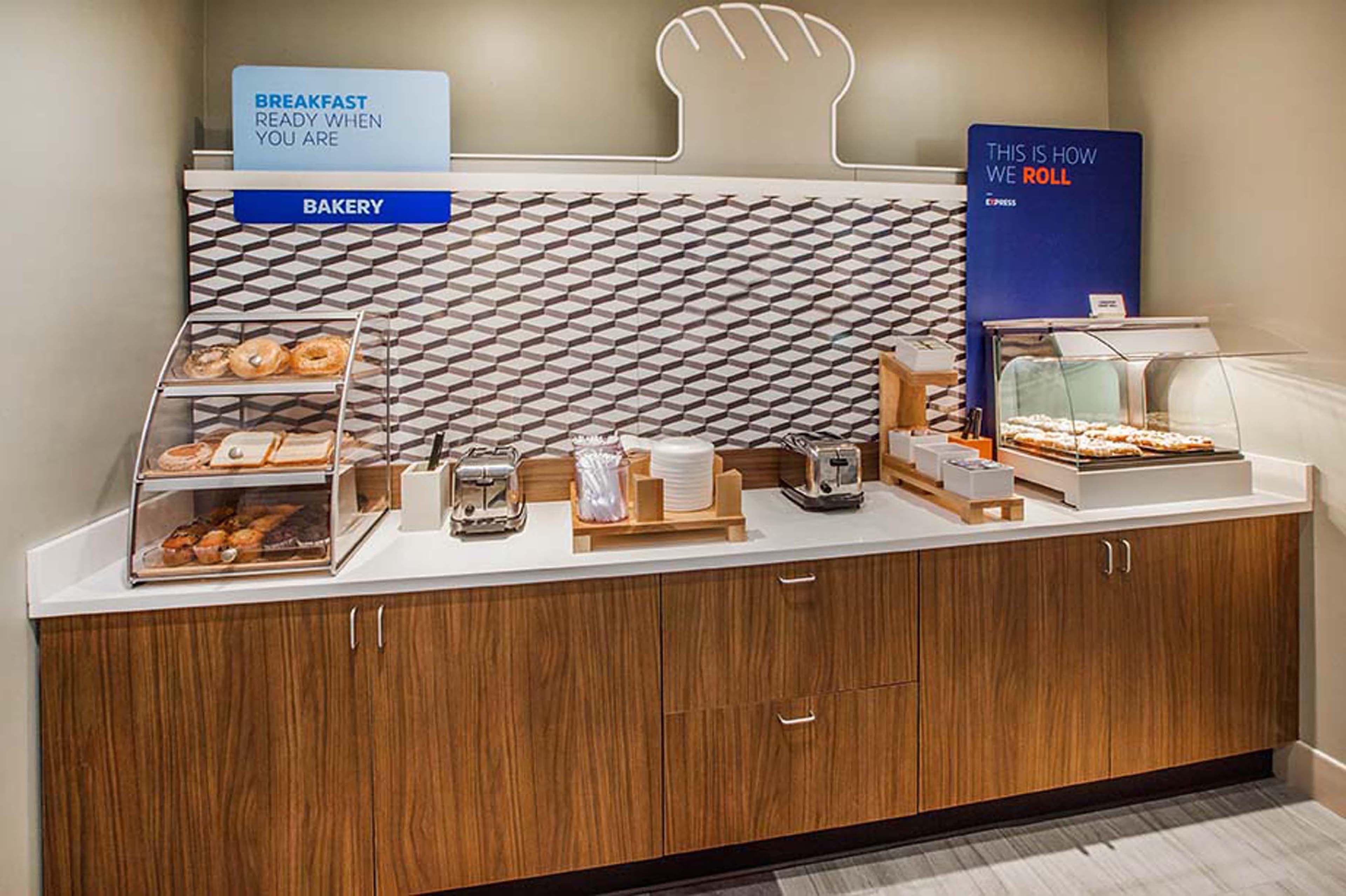 Holiday Inn Express Westley By Ihg Zewnętrze zdjęcie